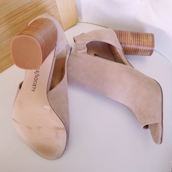 Sole Society Cut Out Bootie Buckle & Stacked Heel - Picture 8 of 8